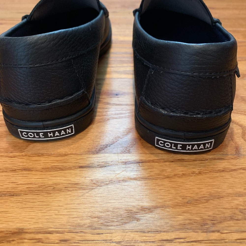 Size 9 men’s Cole haan shoes. Worn twice - Picture 3 of 3